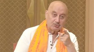 'मंदिर में महिलाओं का रेप..' राम मंदिर चोरी का बचाव करते हुए क्या बोल गए अनुपम खेर, गालियां दे रहे हैं लोग 'मंदिर में महिलाओं का रेप..' राम मंदिर चोरी का बचाव करते हुए क्या बोल गए अनुपम खेर, गालियां दे रहे हैं लोग