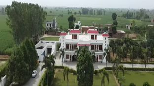 106 खिड़की-दरवाजे.. किसान ने 13000 गज में बनाया आलीशान व्हाइट हाउस, पटौदी पैलेस को लिया कॉपी