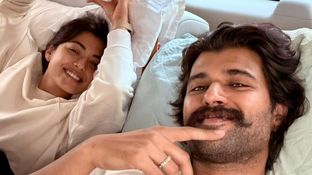 ರಶ್ಮಿಕಾ-ವಿಜಯ್ ಹಳ್ಳಿ ಭೇಟಿ ಹಿಂದಿನ ಅಸಲಿ ರಹಸ್ಯವೇನು? 2026ರ ವರ್ಷ ಜೋಡಿಗೆ ಕೂಡಿಬರುತ್ತಾ? ರಶ್ಮಿಕಾ-ವಿಜಯ್ ಹಳ್ಳಿ ಭೇಟಿ ಹಿಂದಿನ ಅಸಲಿ ರಹಸ್ಯವೇನು? 2026ರ ವರ್ಷ ಜೋಡಿಗೆ ಕೂಡಿಬರುತ್ತಾ?