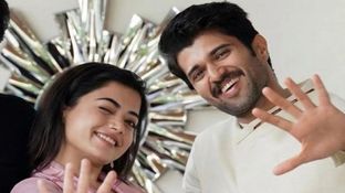 ராஷ்மிகா - விஜய் தேவரகொண்டா திருமணம்.. இரண்டு பேரின் அம்மாவும் டான்ஸ் பின்னிட்டாங்களே.. களைகட்டிய இரவு ராஷ்மிகா - விஜய் தேவரகொண்டா திருமணம்.. இரண்டு பேரின் அம்மாவும் டான்ஸ் பின்னிட்டாங்களே.. களைகட்டிய இரவு