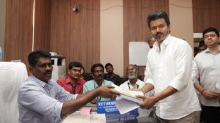TVK Vijay: நாமினேஷனில் சொதப்பிய விஜய்.. கட்சித் தலைவருக்கு இது கூட தெரியாதானு கலாய்க்கும் நெட்டிசன்கள்!