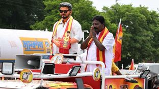 பரப்புரைக்கு வராத விஜய்.. பொம்மையை வைத்து வித்தை காண்பித்த வேட்பாளர்.. ஆர்.கே.நகர் ஃபார்முலாவில் தவெக