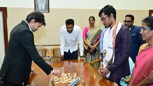 விஜய் இப்படி செஸ் விளையாடுவார்னு தெரியல.. சூப்பர்.. கிராண்ட் மாஸ்டர் பிரக்ஞானந்தா ஓபன் விஜய் இப்படி செஸ் விளையாடுவார்னு தெரியல.. சூப்பர்.. கிராண்ட் மாஸ்டர் பிரக்ஞானந்தா ஓபன்