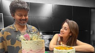 బ్రేకప్ రూమర్లకు తెర దించిన త్రిష.. విజయ్తో మిడ్నైట్ పార్టీ జోరుగా బ్రేకప్ రూమర్లకు తెర దించిన త్రిష.. విజయ్తో మిడ్నైట్ పార్టీ జోరుగా