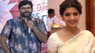 డబ్బు రాగానే ముఖం చాటేసింది.. వరలక్ష్మీ శరత్ కుమార్పై డైరెక్టర్ షాకింగ్ కామెంట్స్ డబ్బు రాగానే ముఖం చాటేసింది.. వరలక్ష్మీ శరత్ కుమార్పై డైరెక్టర్ షాకింగ్ కామెంట్స్