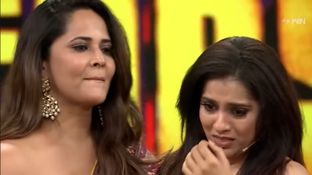 యాంకర్ రష్మీని హత్తుకుని కన్నీళ్లు పెట్టుకున్న అనసూయ.. ఇన్నాళ్లు ఈగోలు అడ్డొచ్చాయంటూ.. యాంకర్ రష్మీని హత్తుకుని కన్నీళ్లు పెట్టుకున్న అనసూయ.. ఇన్నాళ్లు ఈగోలు అడ్డొచ్చాయంటూ..