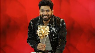 The 50 Winner: शिव ठाकरे के माथे सजा जीत का सेहरा, ट्रॉफी जीतते ही इस शख्स को किया याद बोले- इनकी वजह से ही...