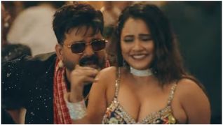 Bhojpuri Video: 'आरा के बबुआन...', पवन सिंह ने तृषाकर मधु संग किया ज़ोरदार डांस, फैन्स के छुड़ाए पसीने! 