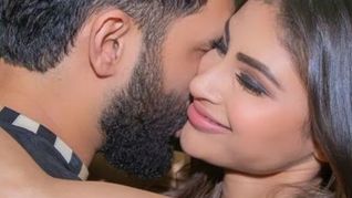 अभी ठीक से तलाक भी नही हुआ कि मौनी को मिल गई नई लाइफलाइन, KISS करते हुए बोलीं- तुम्हारे बिना नहीं जी सकती 