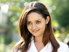 അമിത ഗ്ലാമര്‍: ബിടൗണിലേക്കില്ലെന്ന് ഭാവന