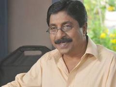 ശ്രീനി തിരക്കിലാണ്