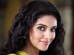 അസിന് ഇരുപത്തെട്ടാം പിറന്നാള്‍
