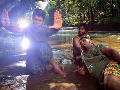 നിവിന്‍പോളിയെ അനുഗ്രഹിച്ച സെല്‍ഫി