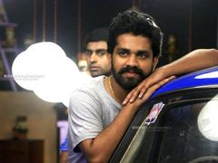 സിനിമ തലയ്ക്ക് പിടിച്ചാല്‍ ഇങ്ങനെയുണ്ടോ, വിനീതിന്റെ ഒരു കാര്യമേ..