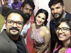 സണ്ണി ലിയോണിനെ കണ്ടപ്പോള്‍ പൃഥ്വിയുടെയും അജുവിന്റെയും ഭാവം; ജയസൂര്യ പറയുന്നു