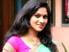 അമ്മയുടെ യുദ്ധത്തിന്റെ വിജയമാണ് സിനിമയിലേക്കുള്ള എന്റെ വരവ്: സ്വാസിക