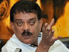 അച്ഛന്റെ ആഗ്രഹം പൂര്‍ത്തീകരിക്കണം, പ്രിയദര്‍ശന്‍ 34 വര്‍ഷം നീണ്ട സിനിമ ജീവിതം ഉപേക്ഷിയ്ക്കുന്നു!!