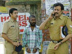 അകം പുറം നിരൂപണം; അകത്ത് നിന്നും പുറത്ത് നിന്നും കാണണം