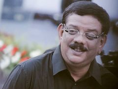 പ്രിയദര്‍ശന്‍ ചിത്രങ്ങള്‍ കോപ്പിയടി!!! വെറുതെ അങ്ങ് കോപ്പിയടിച്ചതല്ല... ഇത് കഥ വേറെ... 