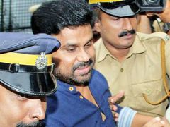 ദിലീപ് പുറത്തിറങ്ങിയാല്‍ പണികിട്ടുമെന്ന് സൂപ്പര്‍താരങ്ങള്‍ക്ക് ഭയം; എന്തിനാണെന്ന് അറിയണോ?