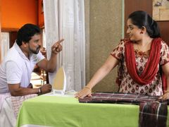 പിറന്നാള്‍ ദിനത്തിലും ദിലീപ് ഒപ്പമില്ല, ആശംസ അറിയിക്കാന്‍ വിളിച്ചപ്പോള്‍ കാവ്യ പൊട്ടിക്കരഞ്ഞു!