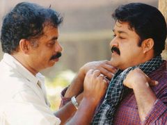 വാക്കിലും നോക്കിലും മാത്രമല്ല കൈയ്യില്‍ വരെ അഭിനയം, മോഹന്‍ലാലിനെക്കുറിച്ച് സംവിധായകന്‍