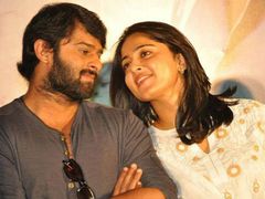   അനുഷ്കയെ കാണാന്‍ പ്രഭാസ്  എന്തും ചെയ്യും! ബാഗമതി സെറ്റിൽ താരം എത്തിയത്  ഇങ്ങനെ....