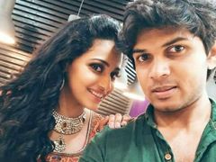 ഭര്‍ത്താവിനെ കണ്ടാല്‍ അനിയനെപ്പോലെ, എവിടെപ്പോയാലും നേരിടുന്ന ചോദ്യത്തെക്കുറിച്ച് അനുസിത്താര!