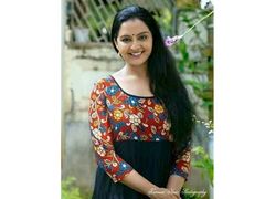 മുംബൈയിലെ ഫ്‌ളാറ്റും ഒടിയനിലെ നായികാവേഷവും, ആരോപണങ്ങളില്‍ മഞ്ജു വാര്യരുടെ പ്രതികരണം ഇങ്ങനെ!