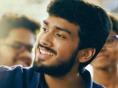 കാളിദാസിന്റെ പൂമരം പൂത്തു! താരപുത്രന്റെ അരങ്ങേറ്റം കിടിലനായോ എന്നറിയാന്‍ ഓഡിയന്‍സ് റിവ്യൂ വായിക്കാം!