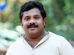  ആറ് മാസം പിന്നാലെ നടന്നു! ഒടുവിൽ  അറ്റ കൈപ്രയോഗം നടത്തി!! രസകരമായ പ്രണയകഥ