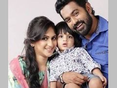 പുലിമുരുകനെപ്പോലെ ഇരിക്കും, മോഹന്‍ലാലിനെക്കാണുമ്പോള്‍ പുലിയെന്നാണ് ആദം വിളിക്കുന്നതെന്നും ആസിഫ് അലി!