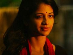 അരുവി ഫെയിം അദിഥി ബാലന്‍ മലയാളത്തിലേക്ക്? സന്തോഷ് ശിവന്‍ ചിത്രത്തില്‍ നടിയും!