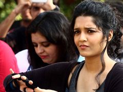 റിതിക സിംഗിന്റെ മീ ടൂ; കോടതി കയറാനൊരുങ്ങി സംവിധായകനും നിര്‍മാതാവും