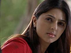 അമ്മ മരിച്ച ശേഷമുള്ള ആദ്യ പുരസ്‌കാരം, വികാരഭരിതയായി സൈമ വേദിയില്‍ ഭൂമിക
