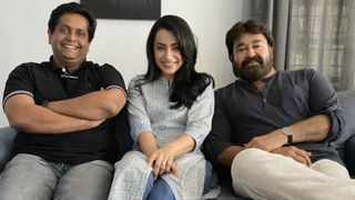    മോഹൻലാലിനും ജീത്തുവിനും ഇടയിൽ  തൃഷ! റാമിന്റെ ചിത്രങ്ങൾ വൈറലാകുന്നു