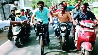 സൈക്കിളില്‍ പോളിംഗ് ബൂത്തിലേക്ക് എത്തി വിജയ്; മാസ് എന്‍ട്രി ഇന്ധന വിലവര്‍ധനക്കെതിരെയുള്ള പ്രതിഷേധം