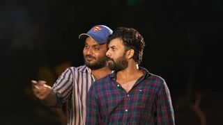   അഹാന കൃഷ്ണയും സൂരജ് സന്തോഷും  ചേർന്ന് പാടിയ ഗാനം,  ആ പാട്ട് ഉണ്ടായ കഥ പറഞ്ഞ്  സംവിധായകൻ