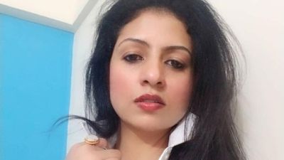 बेटी पर लगे मर्डर की कोशिश के आरोप तो किसमिसाई हसीन जहां, बोली-'मैं अकेली औरत हूं, इसलिए...' 