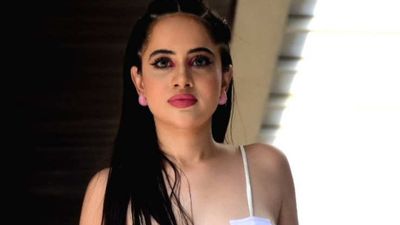 बुरी तरह सूज गया उर्फी जावेद के शरीर का ये अंग, खस्ता हाल में छुपती छुपाती भागी 
