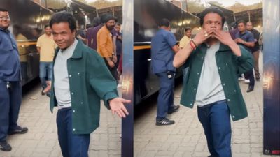 9 करोड़ के केस में जेल जाने के बाद पहली बार दिखे Rajpal Yadav, 'छोटा पंडित' बनकर सबको चौंकाया!