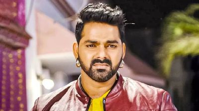 'तुम्हारे बिना अधूरा रहूंगा..' पवन सिंह ने अचानक पत्नी पर लुटाया प्यार, तस्वीर पोस्ट कर हुए इमोशनल