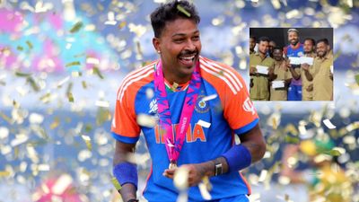 हार्दिक पांड्या ने निभाया वादा, वानखेड़े स्टेडियम के ग्राउंड स्टाफ बांटे इतने-इतने रुपयों का चेक