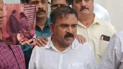 झूमर बंद.. नो एंट्री', ये था अशोक खरात का कोड-वर्ड, दु्ष्कर्म के दौरान इसलिए स्टाफ नहीं आता था अंदर