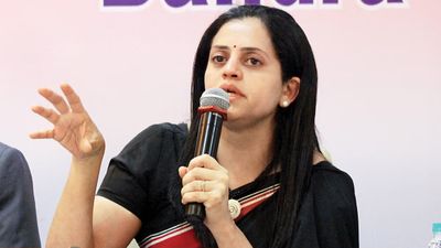 कौन हैं अश्विनी भिड़े? BMC की पहली महिला कमिश्नर बनकर रच दिया इतिहास..