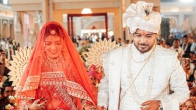 IAS अफसर विकास मरमट का आया IRS अफसर पर दिल, रोमांटिक प्रोपोजल के बाद की ग्रैंड वेडिंग, छा गईं तस्वीरें...