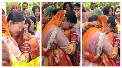 IPS Anshika Verma Bidaai Video: बिदाई में फूट फूटकर रोई IPS अंशिका वर्मा, नहीं छोड़ा मां का आंचल