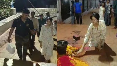 Jahnvi Kapoor Birthday: 29 साल की हुई जाह्नवी कपूर, नंगे पैर तिरुमाला वेंकटेश्वर मंदिर पहुंचकर मांगी मन्नतें