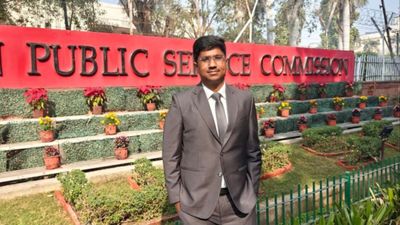 UPSC Result 2025: UPSC में चमका इस डॉक्टर का नाम! टॉप-10 में इकलौते मुस्लिम, जानिए पूरी कहानी