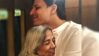 'मेरे साथ ही क्यों?' मां की गोद में सिर रखकर रोए विवेक ओबेरॉय, जानिए क्यों हुए बेहाल